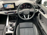 インテリアはブラックを基調とした内装になっております。飽きの来ないドイツ車らしい内装です。