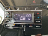運転席・助手席・後席でそれぞれ独立した温度設定が可能。