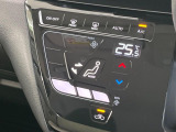 【オートエアコン】一度お好みの温度に設定すれば、車内の温度を検知し風量や温度を自動で調整。暑い…寒い…と何度もスイッチ操作をする必要はありません。快適な車内空間には必須の機能ですね♪