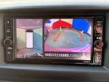 駐停車には便利なアラウンドビューモニター搭載。サイドモニターの切り替えも可能です。