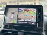 アラウンドビューモニター。上空から見下ろしているかのような映像を映し出して周囲を確認し、スムースな駐車をアシストします。