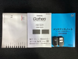 スマートキーは鍵をバッグに入れたままでもドアロックの開閉やエンジンのON・OFFができます。夜間や雨の日も鍵を探さなくて良いので便利です。
