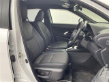 【5人乗りハーフレザーシート】ゆったりとした座り心地と、車内を広々と使える快適性に長けているので、快適な時間をお過ごしいただけます!