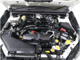スバルと言えば水平対向エンジン。車体の低い位置に搭載されているので、万一の衝突時には、エンジンルームの下へ潜り込み、室内の乗員の被害軽減に貢献致します。