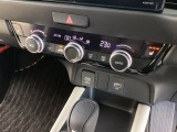運転席、助手席にシートヒーターを装備(*^_^*)寒い日もポカポカ快適ですよ。