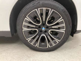【BMWアロイホイル】軽量かつ強度に拘ったアロイホイル。走行性能ポテンシャルを引き出す設計。車の足元を引き締めてくれる大きなポイントはアロイホイルです。
