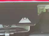 【エマージェンシーブレーキ】走行中に前方の車両等を認識し、衝突しそうな時は警報とブレーキで衝突回避と被害軽減をアシスト。より安全にドライブをお楽しみいただけます。