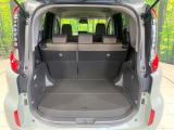 普段のお買い物や通勤、送迎等に十分な荷室スペースを確保しております。セカンドシートを倒すと、大きな荷物の積載も可能です♪