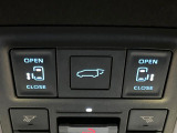 【パワーバックドア】スマートキーや運転席のボタンを押すだけでリアゲートが自動で開閉します!荷物を持っている時や、高い位置にあるバックドアを閉める際に便利な機能です♪