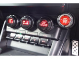 【左右独立エアコン】☆運転席と助手席で違う温度設定が可能。寒がりと暑がりが同時に乗っても快適に設定できます。