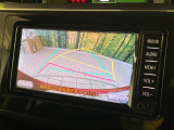 【バックカメラ】駐車時に後方がリアルタイム映像で確認できます。大型商業施設や立体駐車場での駐車時や、夜間のバック時に大活躍!運転スキルに関わらず、今や必須となった装備のひとつです!