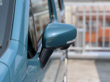狭い駐車場でも安心。スイッチ操作だけでドアミラーの格納展開が可能。電動格納式リモコンドアミラー!