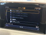 マットブラックにホワイトのLIBERALAのロゴの建物と看板が目印です。