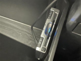 【ETC】有料道路を利用する際に料金所で停止することなく通過できる、ETC車載器(ノンストップ自動料金収受システム機器)が装備されています。セットアップを行うことで利用可能になります。