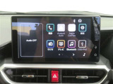 スマートフォン連携機能を搭載した純正ディスプレイオーディオが付いています。