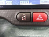 運転席から操作できる、スライドドアのスイッチです