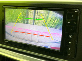 【バックカメラ】駐車時に後方がリアルタイム映像で確認できます。大型商業施設や立体駐車場での駐車時や、夜間のバック時に大活躍!運転スキルに関わらず、今や必須となった装備のひとつです!