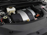 2GR-FXS型 3.5L V型6気筒エンジンと交流電動機のハイブリッドシステムを搭載、駆動方式はFFです。