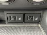 【シートヒーター】シートを温めてくれる暖房機器です!長時間座っていると負担が掛かりやすい背中や腰、または冬場などの寒い日に冷えやすい脚部に快適なぬくもりを伝えます。