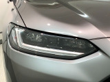 LEDヘッドライトは、点灯の瞬間から最大光量を発揮し、突然暗くなるトンネルなどでの安定感を高めます。