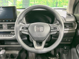 インテリアに合わせたデザインのステアリングは、運転される方のことも考え、運転しやすい形状、大きさです。是非一度、実際に触ってお確かめください。