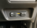 ハンドルの右下にETCがついています。高速道路の料金所の通過も楽々です!。 カードの取り出しもしやすい場所についています。