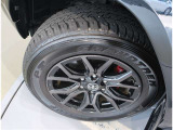 純正アルミホイールになっており、265/60R18