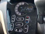 【オートエアコン】一度お好みの温度に設定すれば、車内の温度を検知し風量や温度を自動で調整。暑い…寒い…と何度もスイッチ操作をする必要はありません。快適な車内空間には必須の機能ですね♪