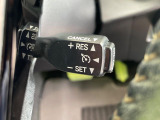 【クルーズコントロール】高速道路もラクラク走行。アクセルを離しても一定速度で走行ができ、長距離運転時の負担を軽減!加速・減速も簡単なスイッチ操作で調整できます。