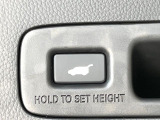 【パワーバックドア】スマートキーや運転席のボタンを押すだけでリアゲートが自動で開閉します!荷物を持っている時や、高い位置にあるバックドアを閉める際に便利な機能です♪