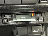 【ETC2.0(DSRC/ITSスポット)】ETCカードを挿入すれば料金所はノンストップで通過できます。ETC限定の割引や、高速道路の情報提供サービスを利用できます。