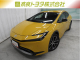 ☆当社試乗車です☆黄色といえば派手な色と思いますがプリウスの黄色は名前の通りピリッとした深みのある黄色です!!