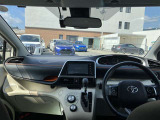高いホールド性で運転姿勢が安定します。長距離ドライブでも疲れにくいのが魅力です。快適なドライビングライフをお送りください♪