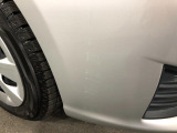 フロントバンパーにキズがあります