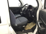 フィット感のあるシート。しっかりと支えてくれるので、長時間の運転を快適にサポートしてくれます。