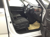 フィット感のあるシート。しっかりと支えてくれるので、長時間の運転を快適にサポートしてくれます。