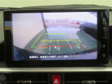 車両後方の映像を映すバックモニター。進路を確認しながら安全に車庫入れできます。