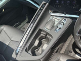 スポーツカーでもシートヒーターやベンチレーションなどの快適装備にもぬかりはありません。
