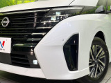 【LEDヘッドライト】悪天候や夜間走行時も良好な視界を確保し安心して運転できる高輝度LEDヘッドライトを装備!点灯速度が早く、消費電力も抑えられています。