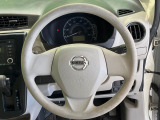インテリアに合わせたデザインのステアリングは、運転される方のことも考え、運転しやすい形状、大きさです。是非一度、実際に触ってお確かめください。