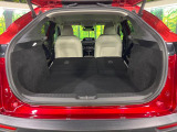 【パワーバックドア】スマートキーや運転席のボタンを押すだけでリアゲートが自動で開閉します!荷物を持っている時や、高い位置にあるバックドアを閉める際に便利な機能です♪