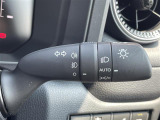 【オートライト(AUTO)】外の明るさをシステムが感知して、自動でヘッドライトが点灯します!ヘッドライトをつけ忘れを防ぐ便利機能です。