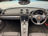 人気のオプションなどが多く装備されている車内です。気になるポイントなどもお気軽にお問い合わせください。お問い合わせはTEL072-224-4908