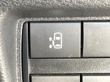 【パワースライドドア】スマートキーや運転席のスイッチでスライドドアの開閉が可能♪電動だから力を入れてドアを開ける必要が無く、小さいお子様でも、重い荷物を持っている時もラクに開け閉めできます♪