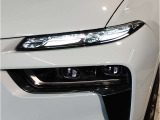 BMWの伝統の丸目4灯ヘッドライトでございます。LEDライトで視認性もよく明るく安全性の向上につながります。