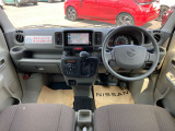 使いやすく安全性と、良好な視界を実現した運転席です。