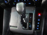 Super CVT-i(自動無段変速機)が採用されています。このシフトは、スムーズな加速と燃費効率の向上を実現しています