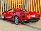C7まではフロントエンジンですが、C8からはミッドシップに変わり、これまで以上に後ろから押されるような加速感をお楽しみいただけると思います。