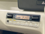 【オートエアコン】一度お好みの温度に設定すれば、車内の温度を検知し風量や温度を自動で調整。暑い…寒い…と何度もスイッチ操作をする必要はありません。快適な車内空間には必須の機能ですね♪