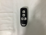 スマートキー付きですからドアロックの開閉およびエンジンスタートが楽々です。電動スライドドアの開け閉めもボタンで操作できます。